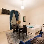 Raphael Temporary In Апартаменты Урбино