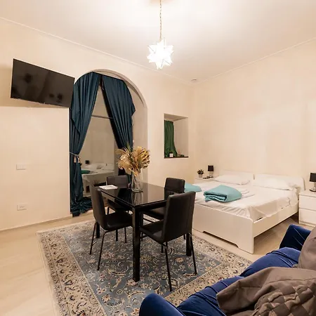 Raphael Temporary In Apartment Urbino